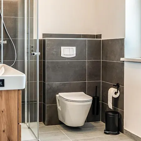 4 Bedroom Amazing In 別荘 クリュツ